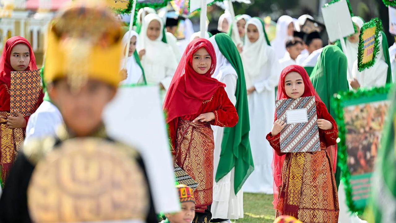 FOTO: Ribuan Siswa Semarakkan Pawai Tahun Baru Islam di Banda Aceh