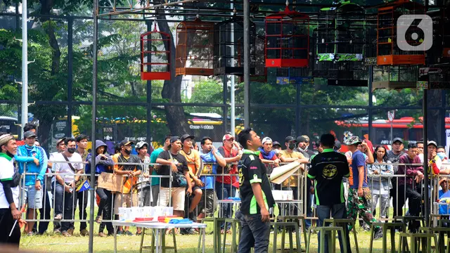 Lomba Kicau Burung Pra Piala Gubernur Jakarta di Taman Lapangan Banteng