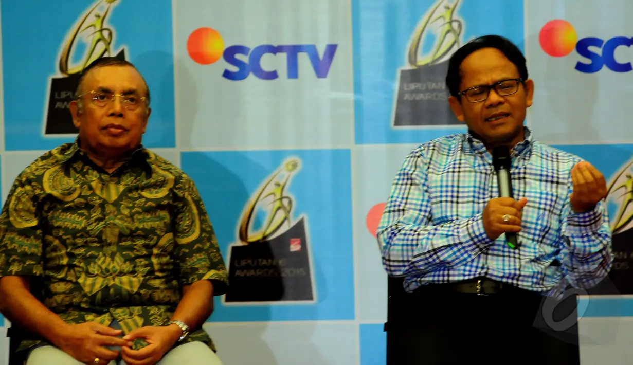 Peneliti Daniel Dhakidae dan cendekiawan, Komaruddin Hidayat saat jumpa pers di SCTV Tower, Jakarta, (12/5/2015). Malam Puncak Penganugerahan Liputan6 Awards akan berlangsung pada 20 Mei mendatang di Studio 6 Emtek City. (Liputan6.com/Faisal R Syam)
