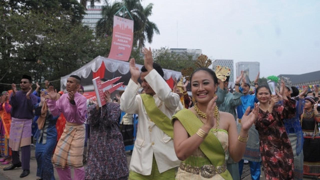 Menlu Retno sarapan nasi uduk di perayaan HUT ke-48 ASEAN