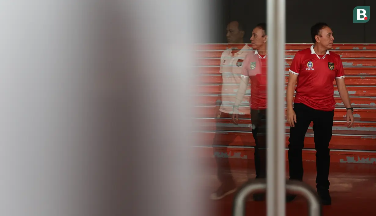 <p>Ketua PSSI, Mochamad Iriawan saat meninjau kesiapan Stadion Utama Gelora Bung Karno (SUGBK) menjelang laga perdana Timnas Indonesia melawan Timnas Kamboja pada perhelatan Piala AFF 2022, Kamis (22/12/2022). (Bola.com/Bagaskara Lazuardi)</p>