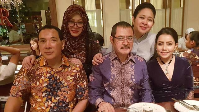 Senyum Mayangsari Saat Makan Malam Bersama Keluarga Cendana Lifestyle Liputan6 Com