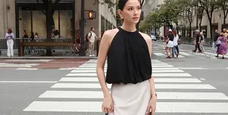 Gaya ini mengedepankan kesederhanaan namun tetap terlihat elegan dan stylish. [@alyssadaguise]