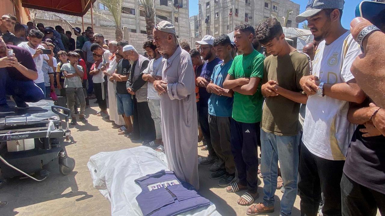 FOTO: Serangan Israel ke RS Nasser Tewaskan 5 Jurnalis, Total 245 Wartawan Gugur di Gaza