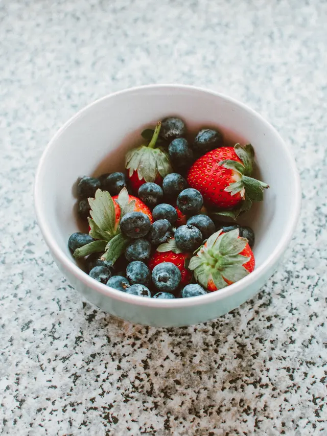 ilustrasi cara melakukan clear skin diet untuk mendapatkan kulit bebas dari jerawat/ Lisa Fotios/pexels