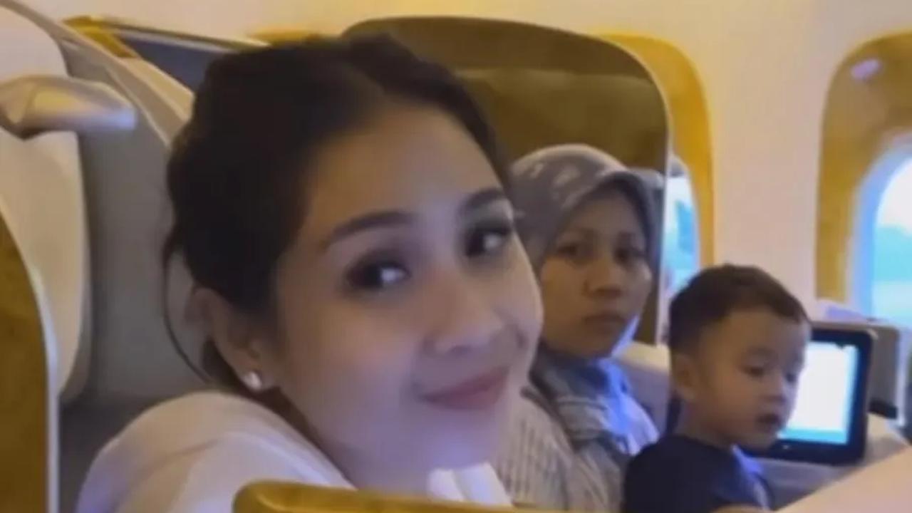 Sus Rini Ikut ke Amerika sama Raffi Ahmad dan Nagita, Duduk di Kelas Bisnis Sebelah Bos Disorot