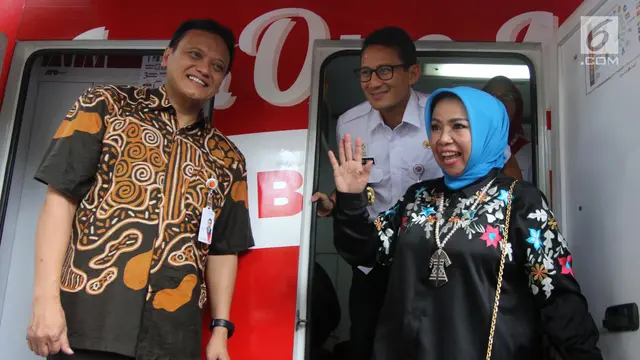 Sandiaga Uno dan Deputi Gubernur BI Kunjungi Layanan Penukaran Uang di Monas