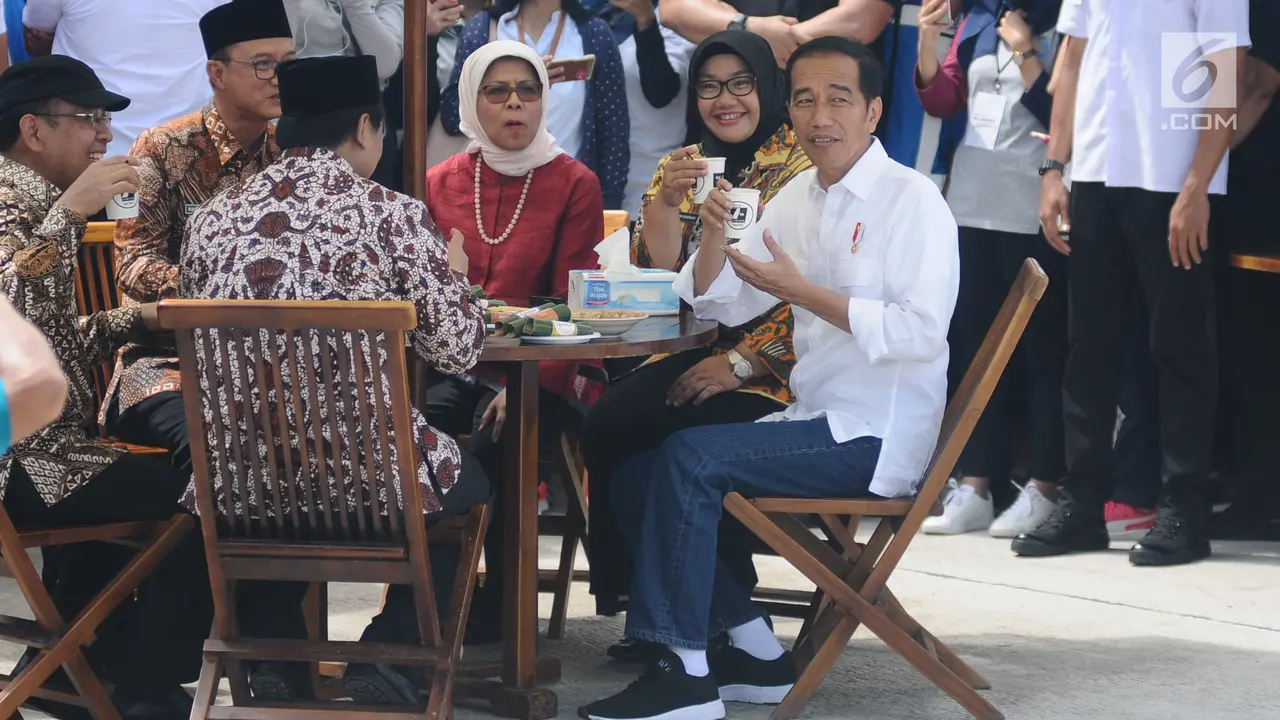 Jokowi meninjau Rest Area 538