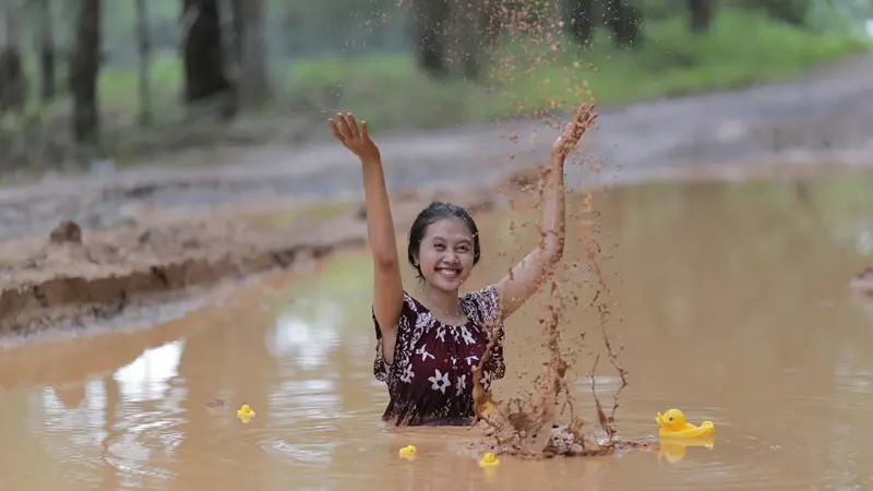 Kementrian PUPR Tinjau Lokasi Foto Mandi Lumpur di Sumsel