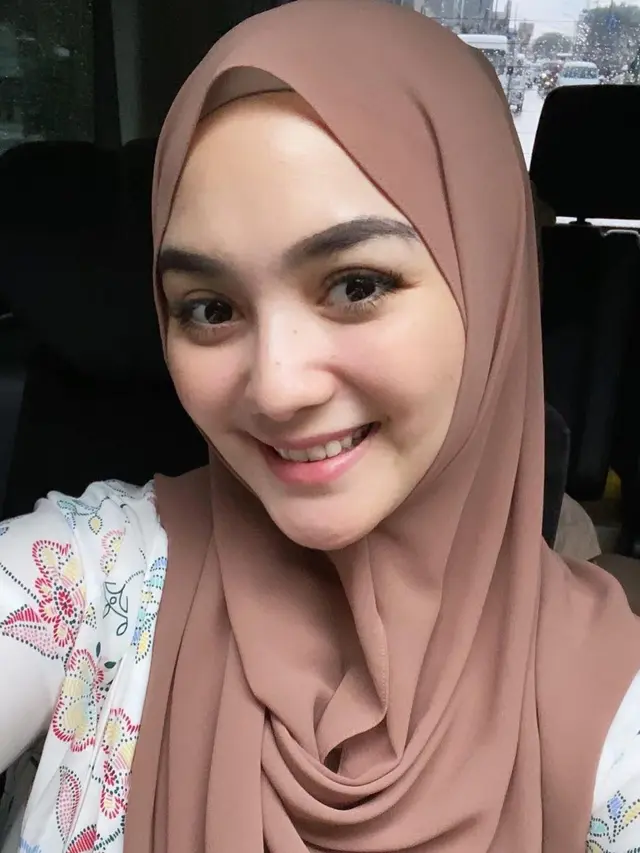 6 Potret Terbaru Citra Kirana Usai 5 Bulan Melahirkan, Sudah Kembali Langsing