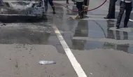 Mobil Camry Terbakar di Tol Layang MBZ