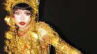 Lisa Jadi Wanita Emas untuk Halloween Jelang Konser BLACKPINK di Jakarta