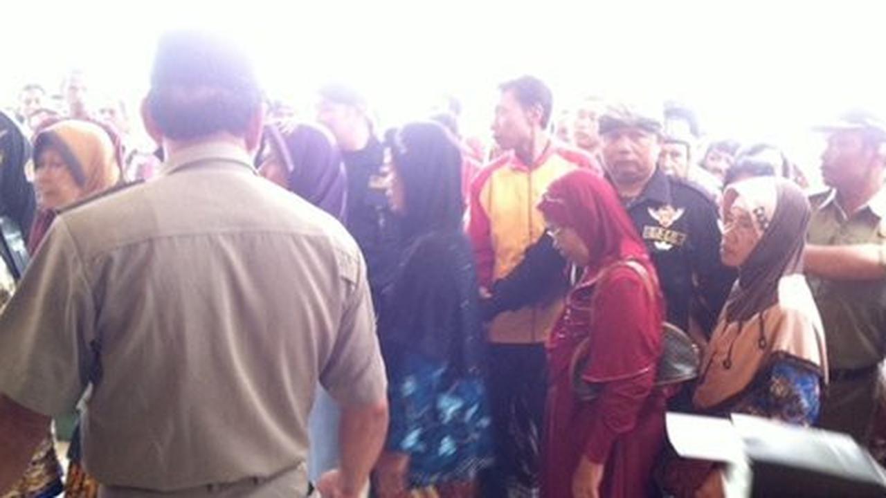 Sejumlah PNS disoraki karena serobot antrean open house Sultan HB X