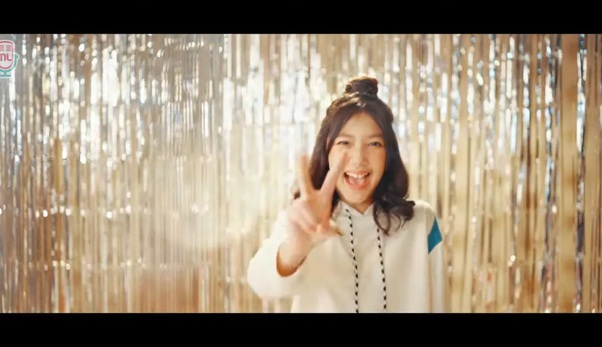 Ia debut di bawah label My Music Records, dan sukses membawa kesan pertama yang seru. [YouTube My Music Records]