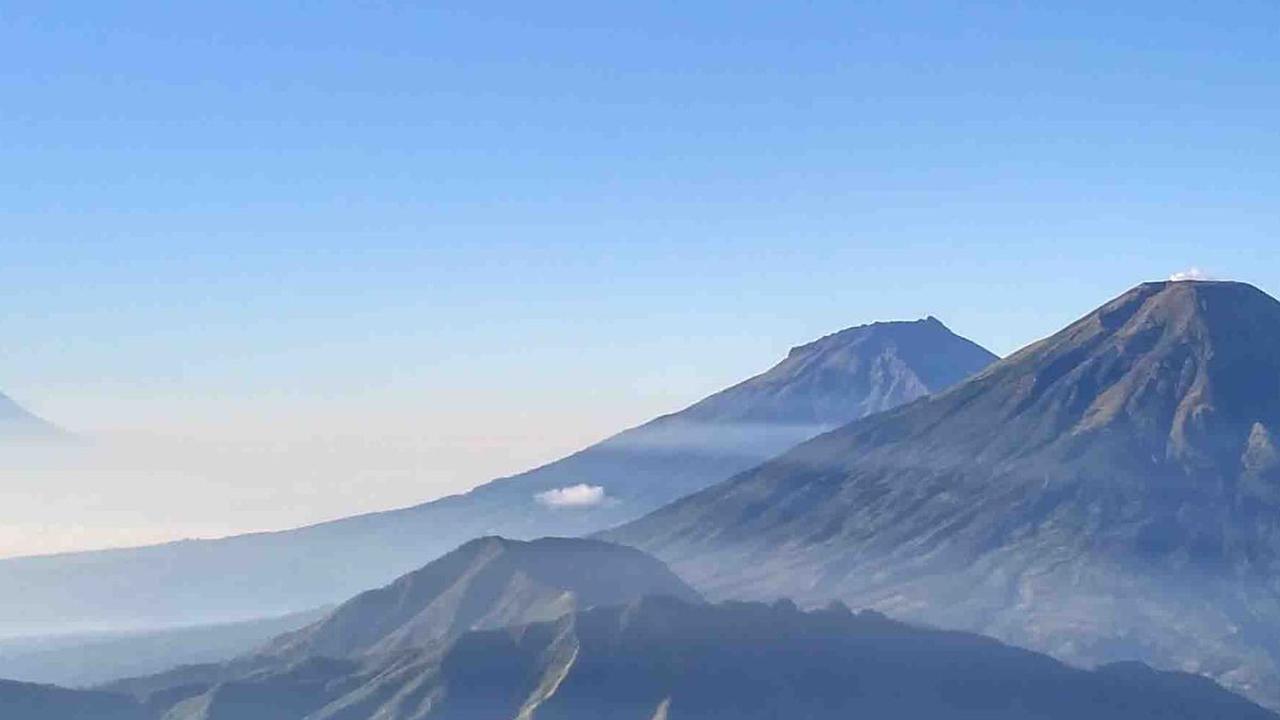 8. Gunung Prau