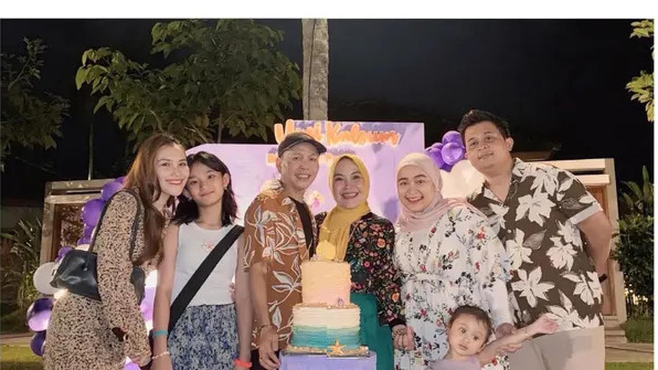 5 Potret Pesta Ultah Ibunda Ayu Ting Ting, Suprise Manis dari Keluarga Tercinta