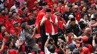 Calon Presiden (Capres) PDIP Ganjar Pranowo, melakukan napak tilas di posko pemenangan PDIP Pandegiling, Kota Surabaya. Ganjar juga meresmikan posko tersebut menjadi posko Pemenangan Ganjar Pranowo untuk pemilu 2024 (Istimewa)