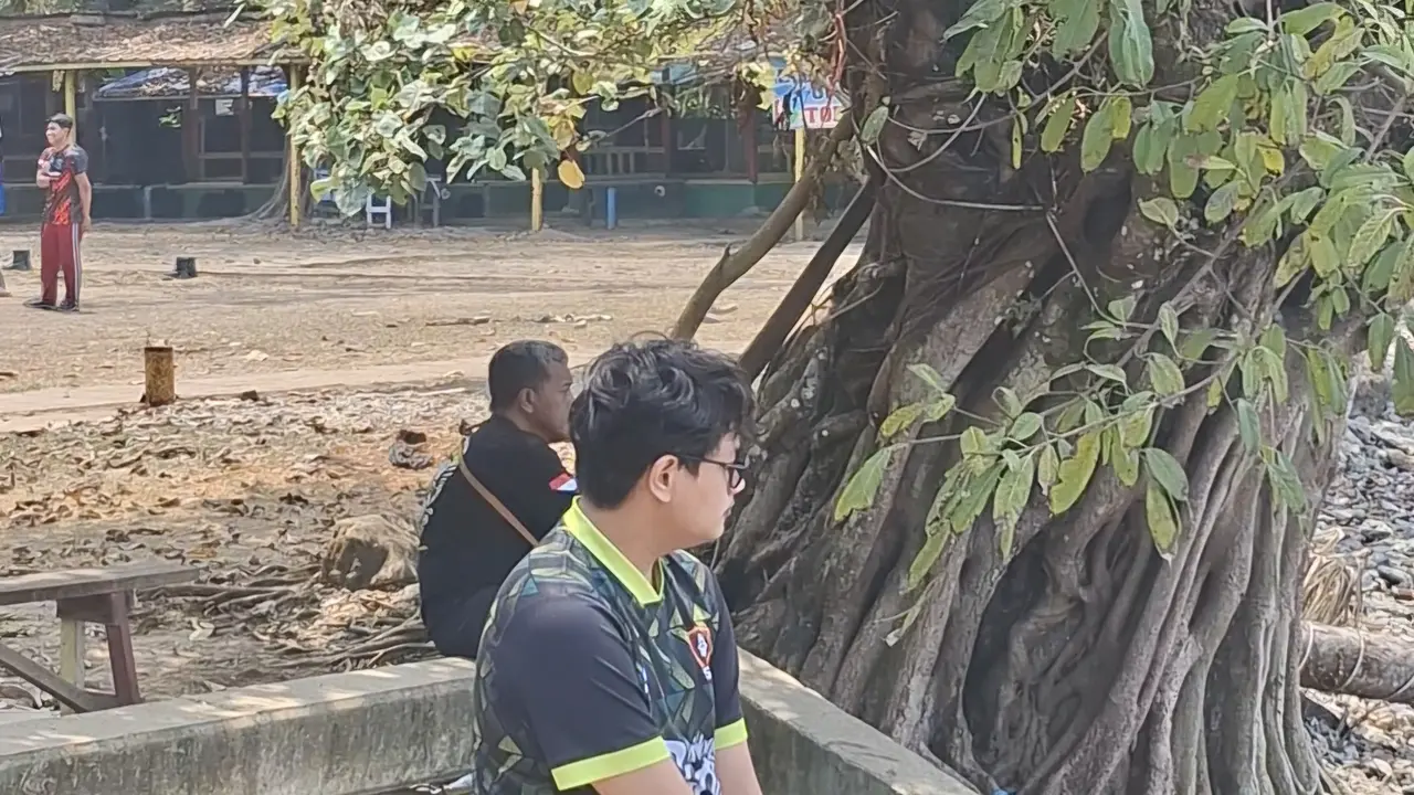 Doa Arvian untuk sang ayah Arie Basuki yang hilang kontak di Selat Sunda