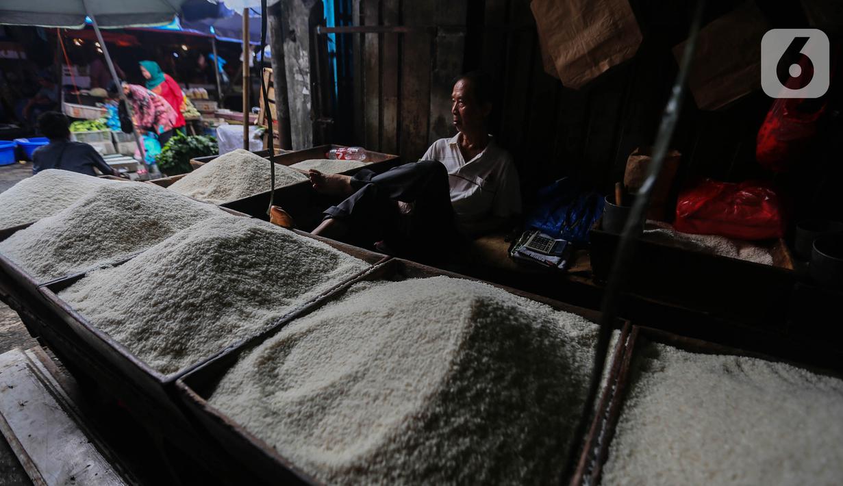 Mengutip panel harga pangan dari Badan Pangan Nasional (Bapanas) per Rabu 21 Februari 2024 pukul 13.00 WIB, harga beras kualitas premium mengalami kenaikan menjadi Rp16.700 per kilogram dari kemarin Rp16.570. (Liputan6.com/Angga Yuniar)