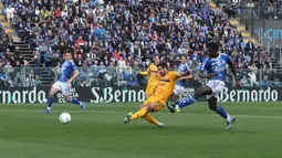 Gol-gol Como dicetak oleh Assane Diao, Anastasios Douvikas, Martin Baturina, Nico Paz, dan Maxi Perrone. (Antonio Saia/LaPresse via AP)