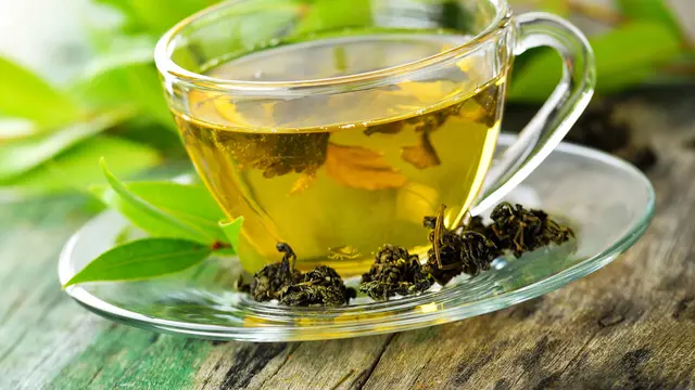5 Teh Herbal Ampuh untuk Meredakan Jerawat Secara Alami