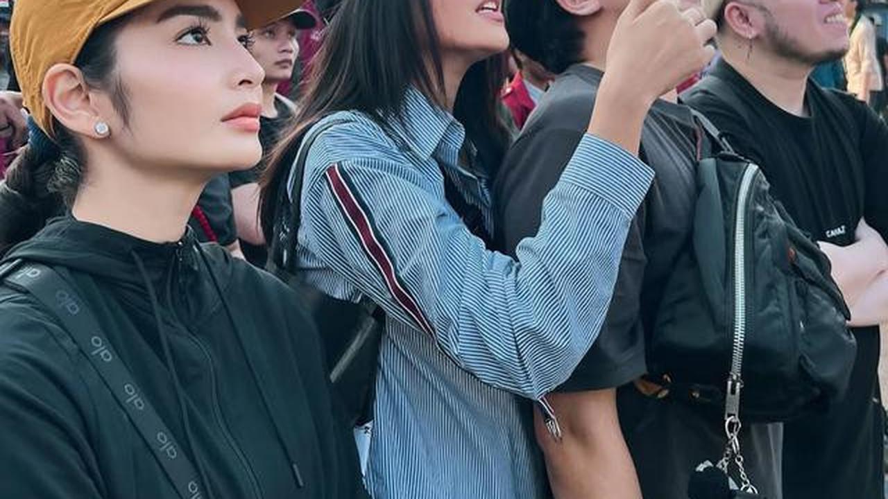 6 Potret Debi Sagita Turun ke Jalan Ikut Demo Gaungkan '17+8 Tuntutan Rakyat'