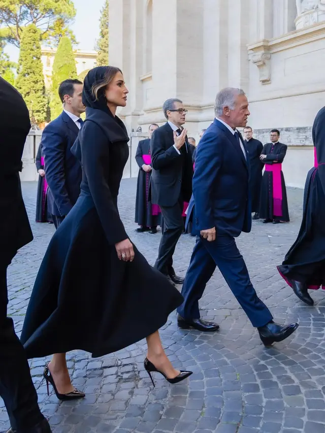 Melania Trump Pakai Veil Hitam di Pemakaman Paus Fransiskus, Begini Aturan Berpakaian Saat Melayat dalam Tradisi Gereja Katolik