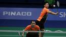 Ganda campuran, Praveen Jordan / Melati Daeva, beraksi saat melawan ganda Malaysia, Goh Soon Huat / Lai Shevon pada laga final SEA Games 2019 di Multinlupa Sports Complex, Senin (9/12). Praveen / Melati menang 21-19, 12-21 dan 23-21. (Bola.com/M Iqbal Ichsan)