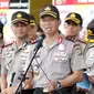 Kapolda Metro Jaya, Irjen Pol Moechgiarto, memberikan keterangan pers terkait pengamanan final Torabika Bhayangkara Cup 2016 di Stadion Utama Gelora Bung Karno, Senayan, Jakarta, Sabtu (2/4/2016). (Bola.com/Nicklas Hanoatubun)