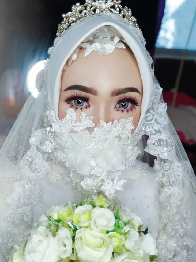 6 Gaya Pengantin Wanita Pakai Masker Unik Saat Menikah di Tengah Corona