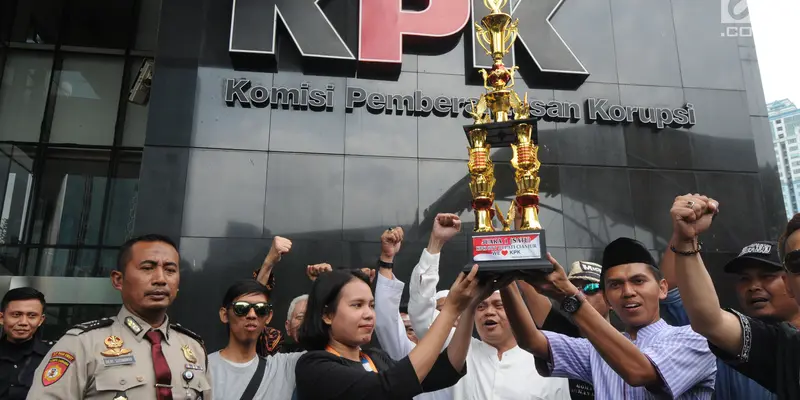 Piala KPK dari masyarakat Cianjur