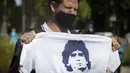 legenda sepak bola Diego Maradona di Casa Rosada di Buenos Aires, pada 26 November 2020. Maradona meninggal dunia dalam usia 60 tahun pada Rabu (25/11) karena serangan jantung. (Xinhua/Martin Zabala)