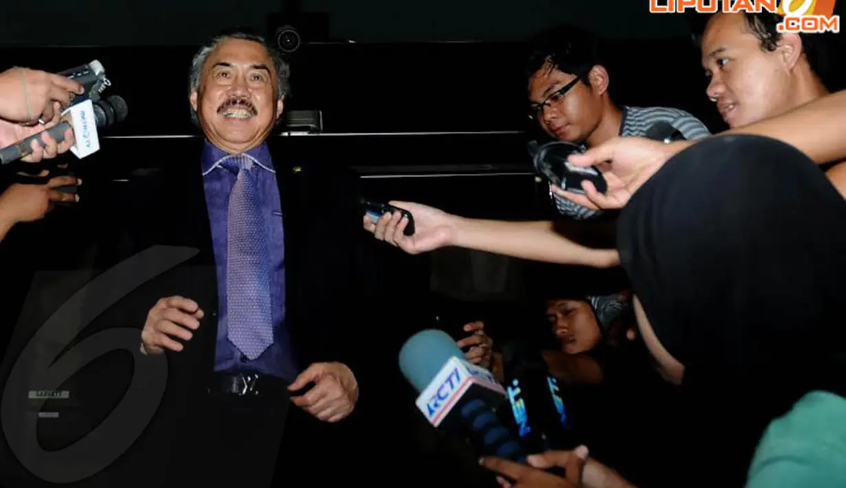 Lebih kurang dua jam Gayus Lumbuun beserta Hakim Agung lainnya berada di dalam gedung  KPK Jakarta selama 2 jam (Liputan6.com/Helmi Fithriansyah) 