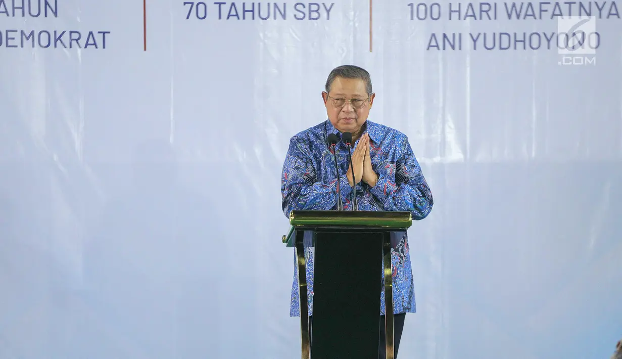 Presiden ke-6 Susilo Bambang Yudhoyono (SBY) menyampaikan pidato pada malam kontemplasi di Puri Cikeas Bogor, Senin (9/9/2019). Pada pidatonya di tengah-tengah bangsa Indonesia yang majemuk ini, menurut SBY, kasih sayang adalah sebuah harga mati. (Liputan6.com/Faizal Fanani)
