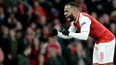 Pemain Arsenal Alexandre Lacazette merayakan golnya saat melawan CSKA Moscow pada pertandingan Liga Eropa di stadion Emirates, London (5/4). The Gunners menang telak 4-1 atas klub Rusia, CSKA Moskow. (AP Photo / Tim Ireland)