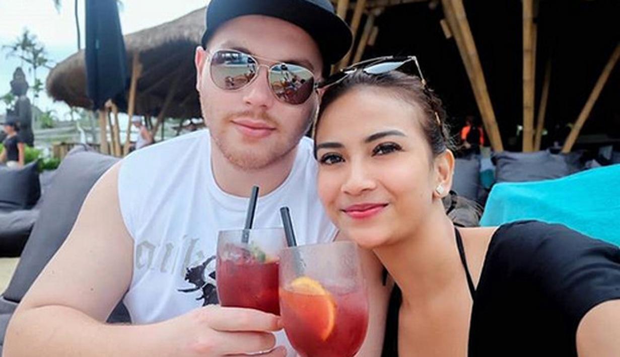 Sekitar empat tahun hubungan Didi Mahardika dengan Vanessa Angel. Meski keduanya telah bertunangan, hubungan keduanya kandas di tengah jalan. Kini, Vanessa menjalin hubungan dengan Marcelo Ivano Sutoyo. (Instagram/marceloivano)