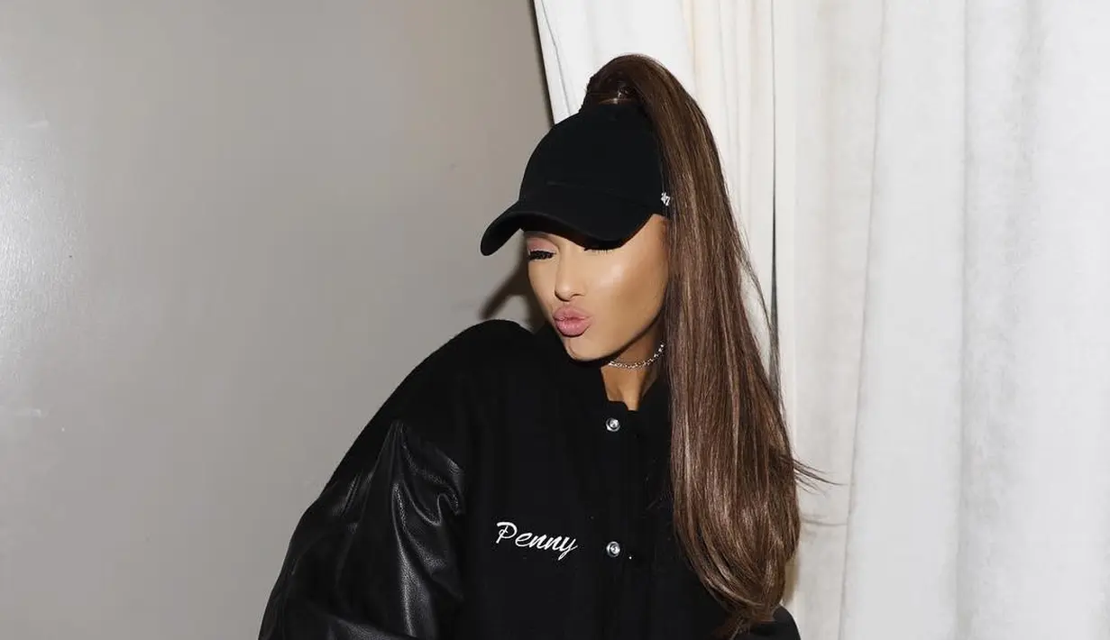 Namun tur di saat itu mengubahnya. Sesaat sampai di rumah, Ariana merasa bahwa ia merasa kosong dan tak ingin kemana-mana. (instagram/ariagrande)