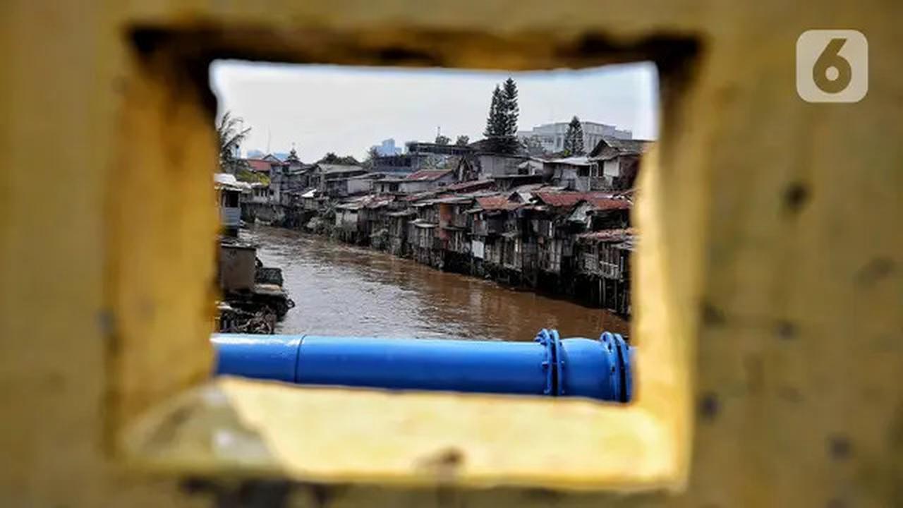 FOTO: Potret Kehidupan Warga Bantaran Sungai Ciliwung di Tengah Rencana Proyek Normalisasi