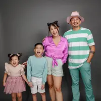 Sharena Delon bersama keluarga kecilnya (Instagram/mrssharena)