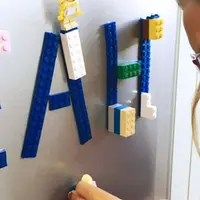 Para pecinta Lego kayaknya wajib punya plester ini, nih. Bikin kamu jadi anak Lego banget! (Via: boredpanda.com)