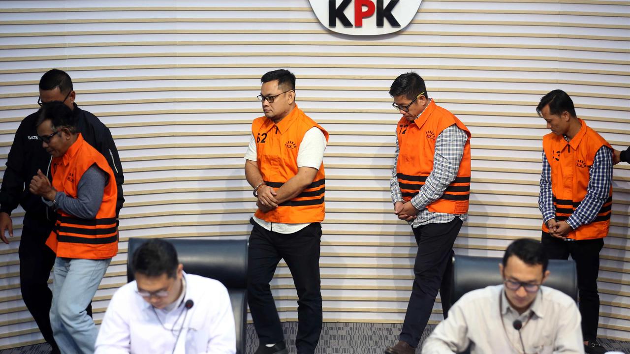 FOTO: KPK Tahan Empat Tersangka Baru dalam Kasus Suap Proyek PUPR OKU