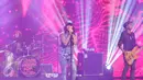 Penampilan Slank di panggung Konser Raya 22 Indosiar, Jakarta, Rabu (11/1). Slank selalu tampil dalam setiap perayaan ulang tahun yang digelar Indosiar. (Liputan6.com/Helmi Afandi)