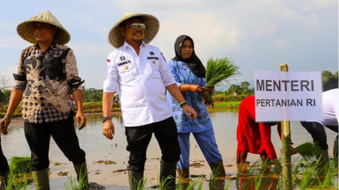 Sahroni menambahkan, Ketua Umum Partai NasDem Surya Paloh pun sudah tahu bahwa SYL akan mengundurkan diri.<br>