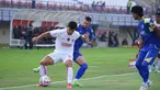 Pemain depan Liga Indonesia All Star, Eksel Timothy Joseph Runtukahu (kiri) berebut bola dengan pemain Areman FC pada lanjutan pertandingan Grup A Piala Persiden 2025 di Stadion Si Jalak Harupat, Bandung, Jawa Barat, Selasa (8/7/2025) sore WIB. (Foto: Tim Media Piala Presiden)