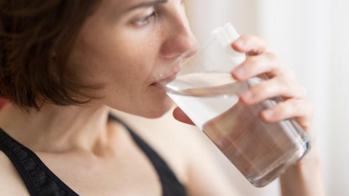 Haus Terus tapi Tetap Dehidrasi? Ketahui 5 Cara Salah Minum Air Putih yang Sering Dilakukan