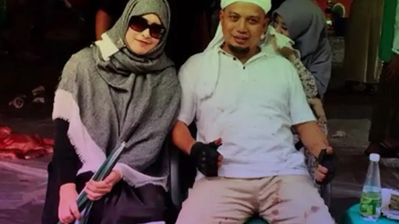 [Bintang] Arifin Ilham dan Istri