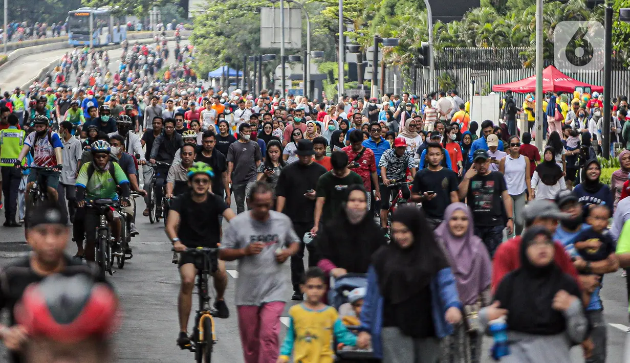 Warga berolahraga saat car free day di kawasan Bundaran HI, Jakarta, Minggu (4/12/2022). Menurut Kementerian Kesehatan, mayoritas masyarakat Indonesia sudah memiliki antibodi terhadap COVID-19 baik melalui infeksi maupun lewat program vaksinasi virus corona. (Liputan6.com/Faizal Fanani)