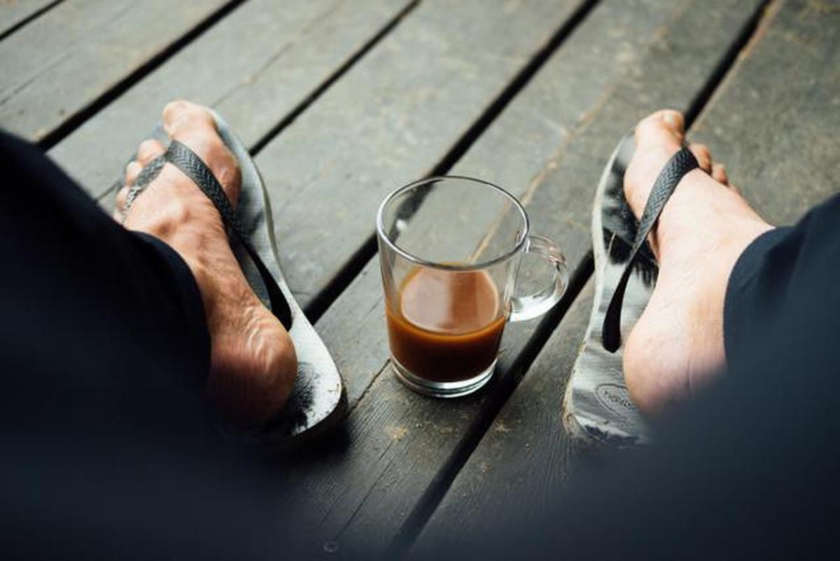 6 Model Sandal Jepit Pria untuk Diborong Saat Harbolnas 11.11