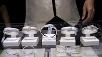 Koleksi perhiasan di Emporium Jewels 