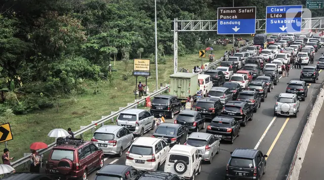 Polisi Berlakukan One Way Puncak Arah Jakarta